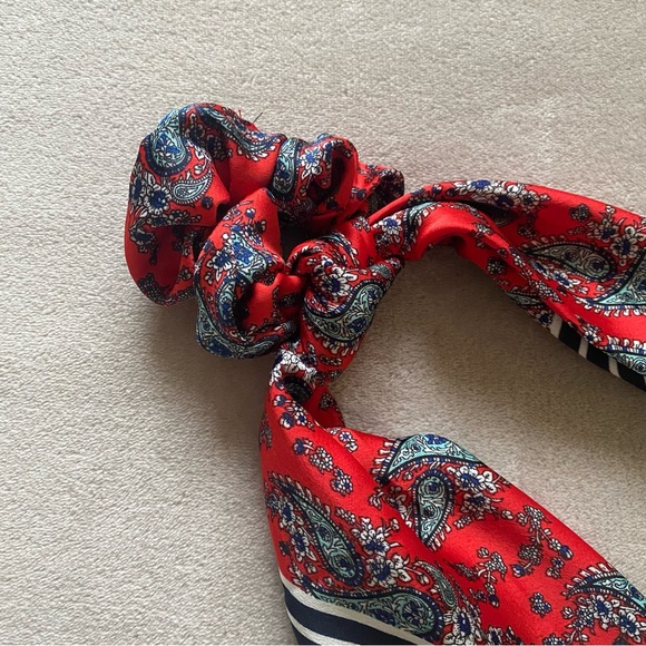 urban outfitters silk scarf scrunchie - Picture 4 of 5